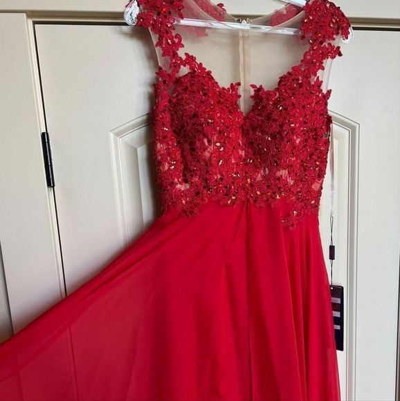 Prom dress or gown for formal event! - Picture 3 of 5
